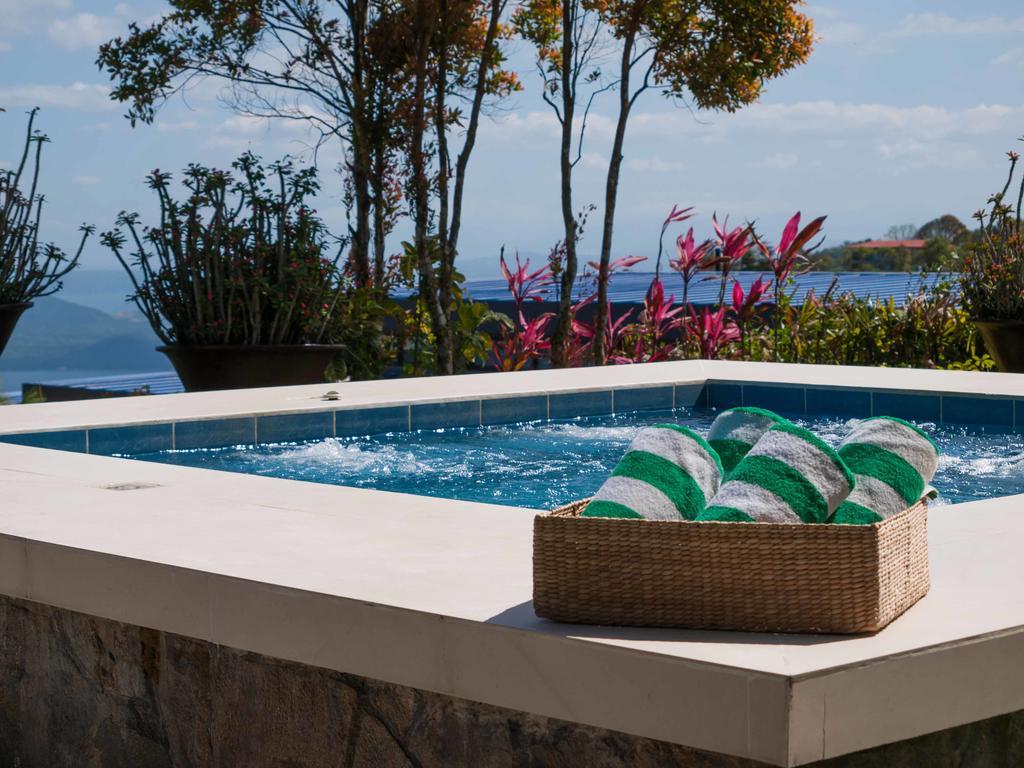 Discovery Country Suites Tagaytay City Exterior photo