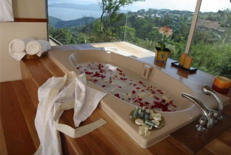Discovery Country Suites Tagaytay City Exterior photo