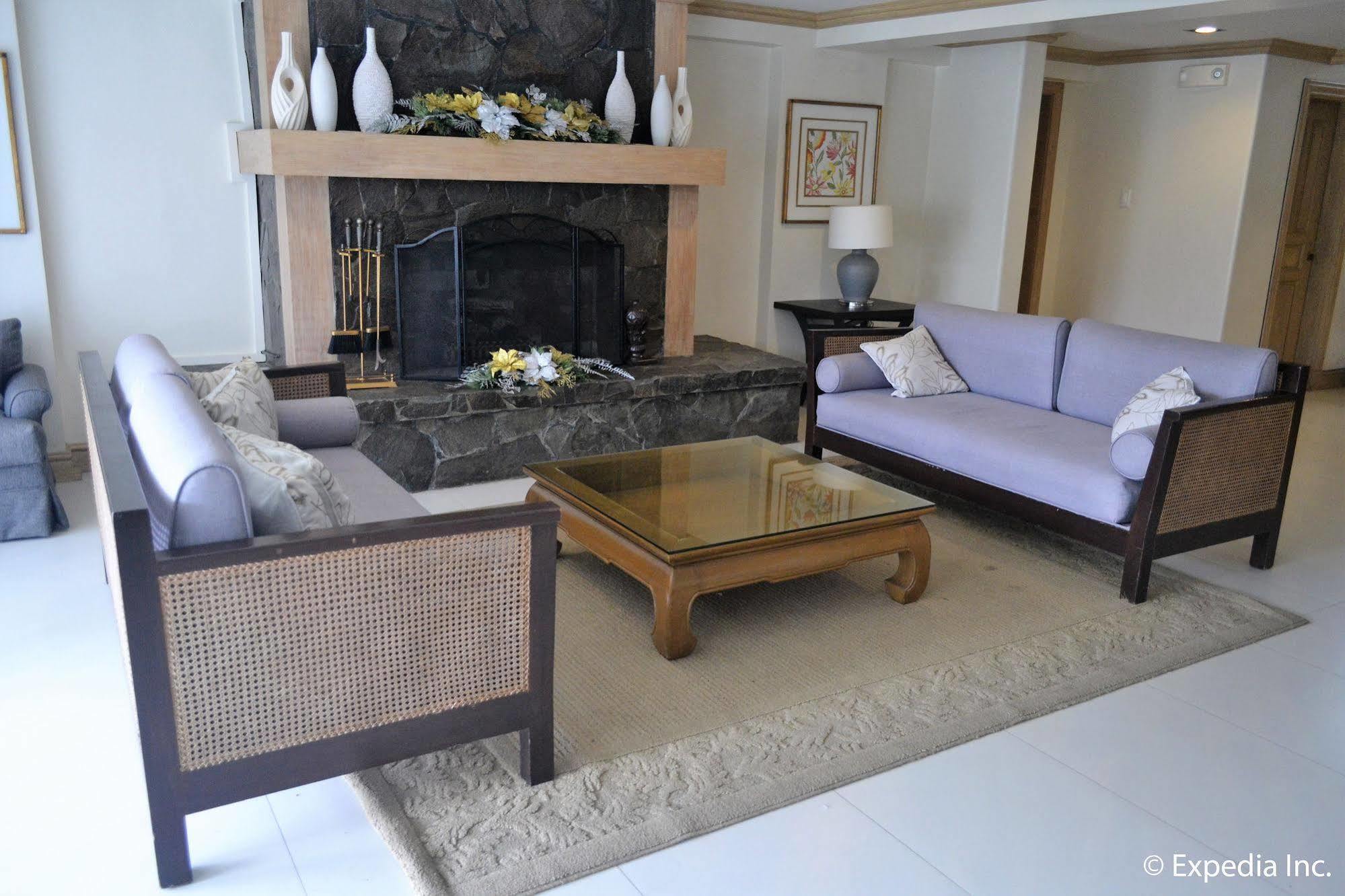 Discovery Country Suites Tagaytay City Exterior photo