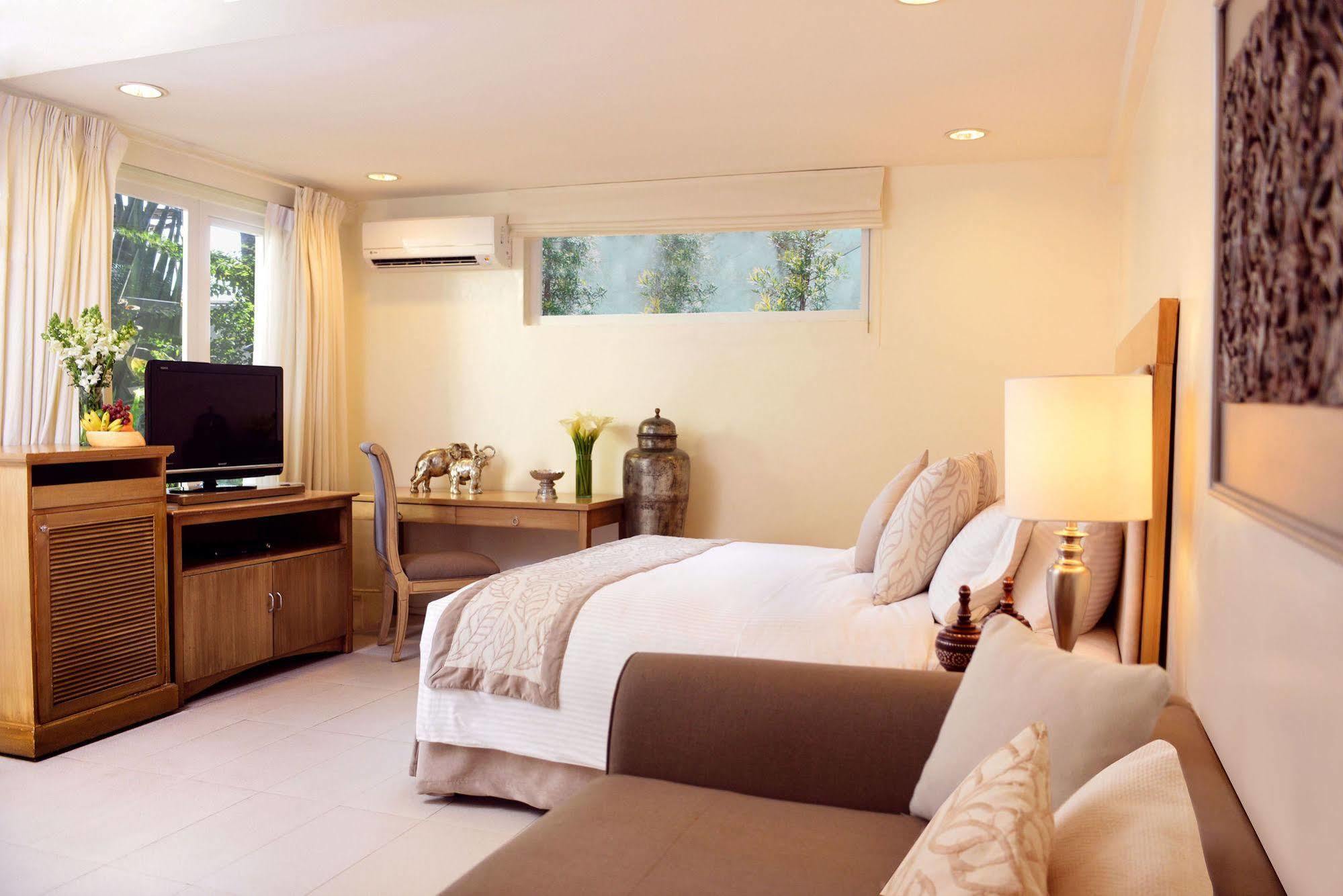 Discovery Country Suites Tagaytay City Exterior photo