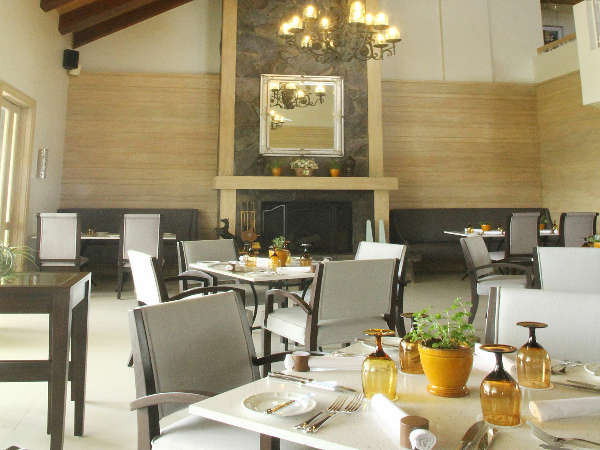Discovery Country Suites Tagaytay City Exterior photo